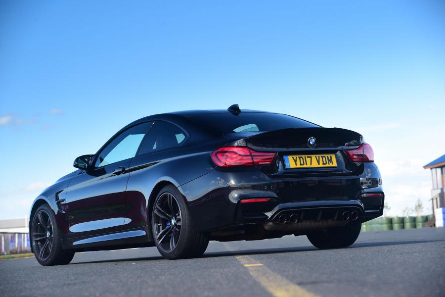  BMW M4 Coupe (F82) 2017 года  (UK) (фото 25 из 26)